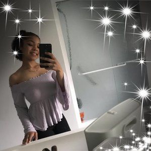 Meet your Posher, Adeliaa